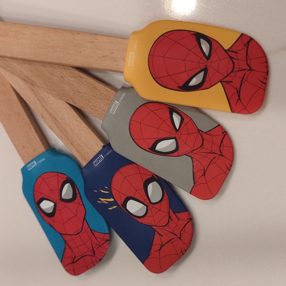 Spider-Man Themed Spatula Set - Picture 2 of 6